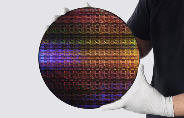 IBM passe sous le nanomètre : la vraie percée n’est pas le “0,7 nm”, mais l’empilement des transistors